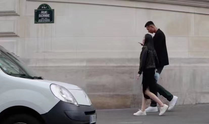 易建联的家庭生活,易建联带妻子回老家