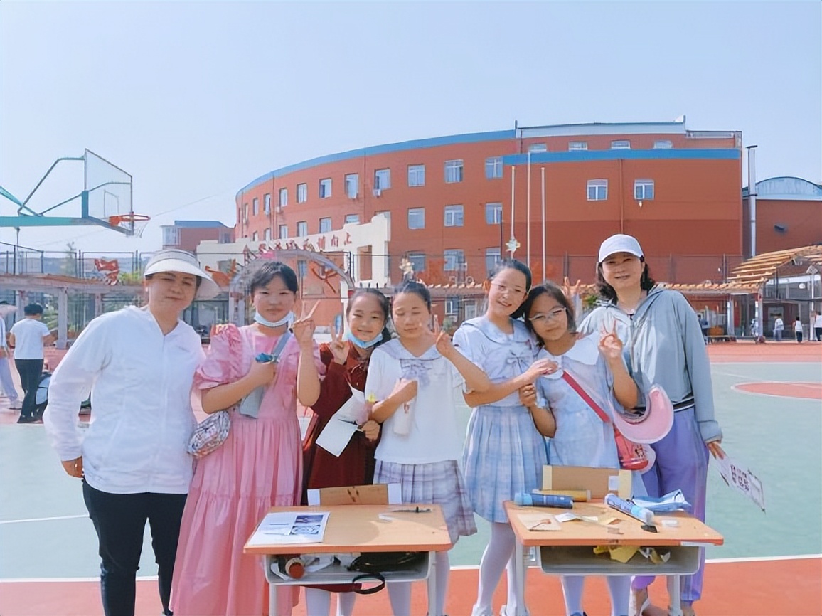 首师大育新华电附中小学部科技节隆重举行