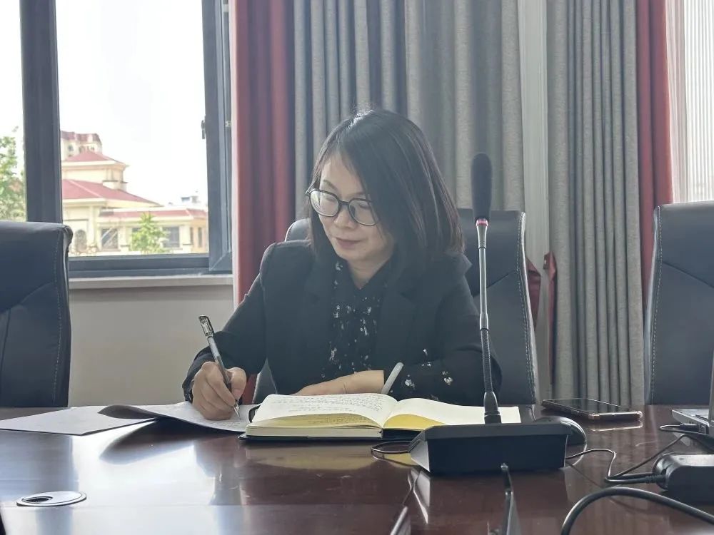 爱无巨细·情满校园