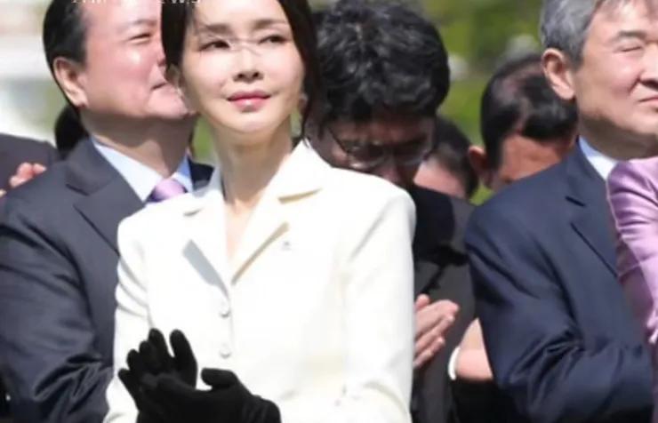 韩国第一夫人的五套时装,韩国第一夫人穿旧衣服