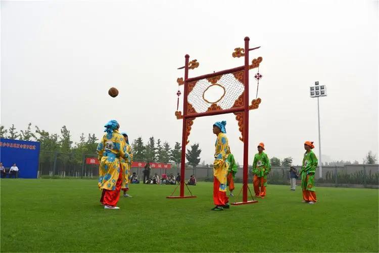 中国蹴鞠是足球的起源吗,中国的蹴鞠是什么样的