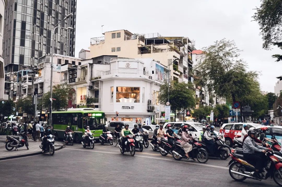 房子炒翻天,茅台成硬通货,中国人去越南淘金赚到钱了吗?