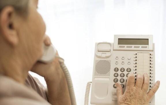 客厅里响起了叮铃铃的电话铃声,叮铃铃是电话铃声吗