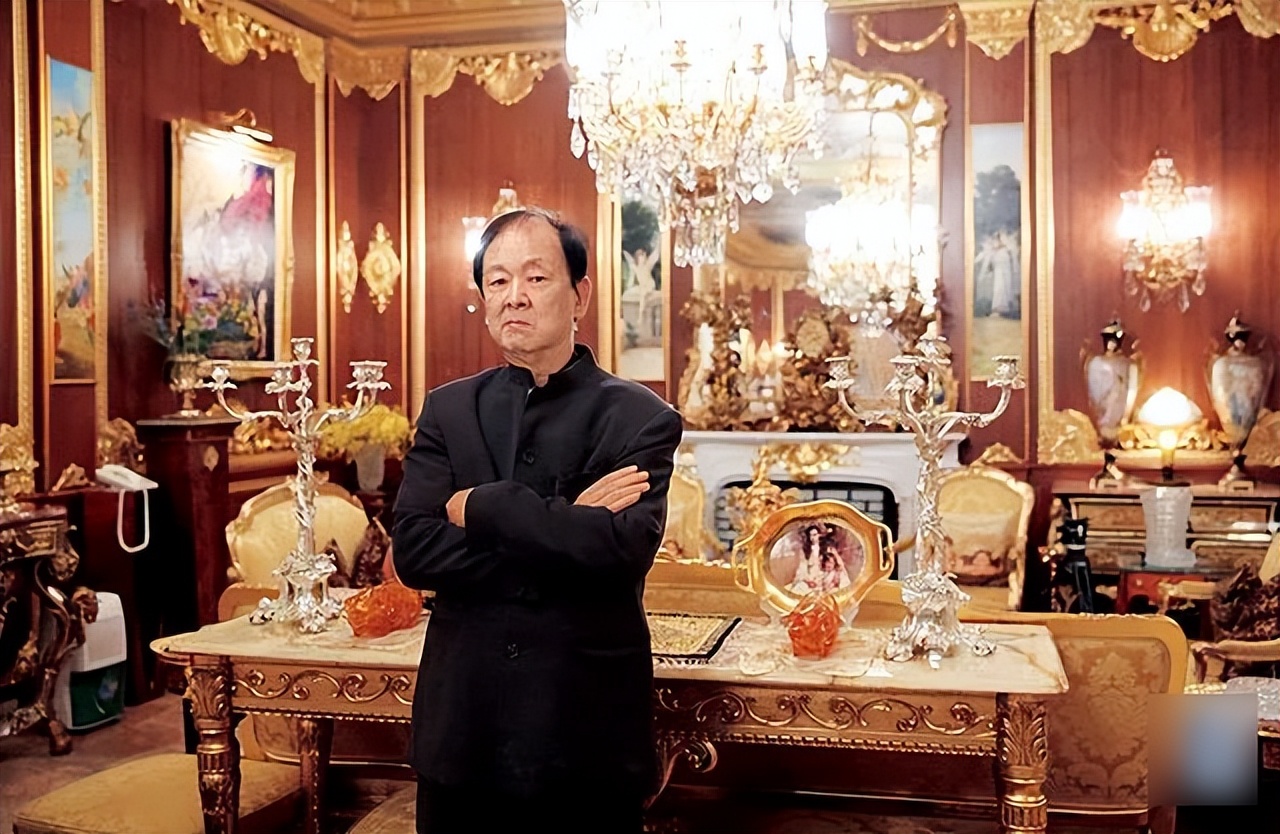 恋人妻、追青霞、混黑道、建豪宅，“武侠片之父”的江湖往事……