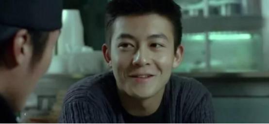 年轻时帅炸天的8位男星，中年后，有人胖快200斤，有人秃成地中海