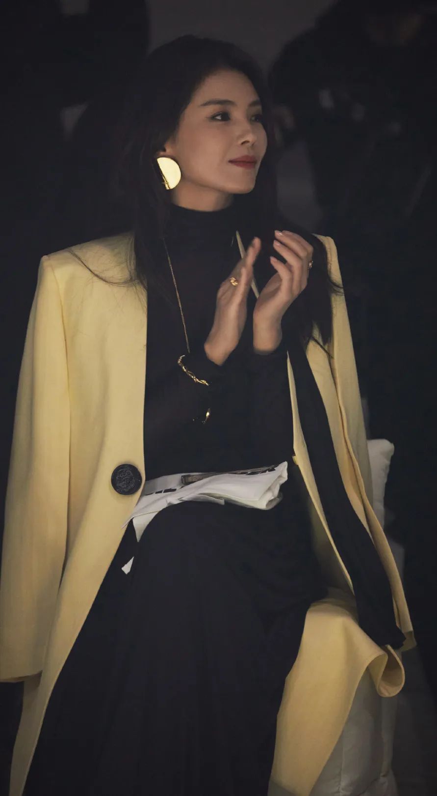 刘雯时隔三年重返时装周首秀,2003后女明星