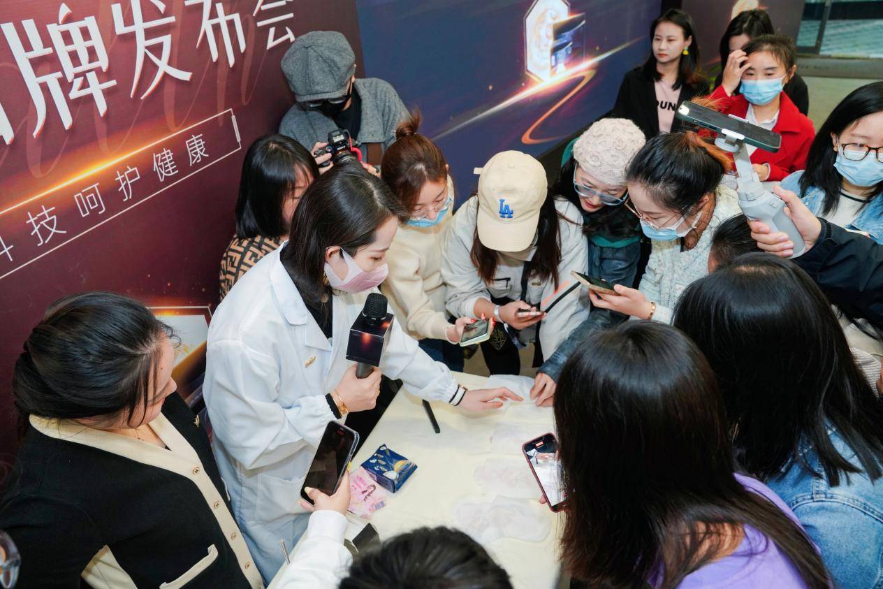 高端卫生巾全球,新型亲肤透气卫生巾