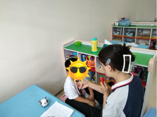 孩子说话声音大咬字不清楚,如何改善咬字不清口吃结巴