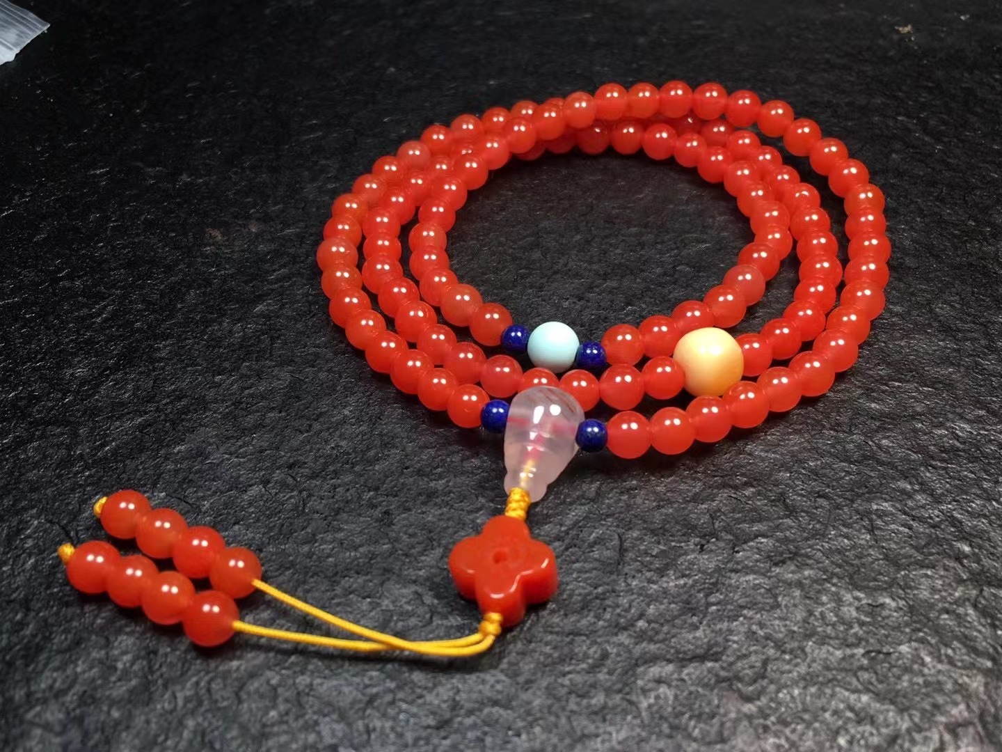 戴便宜的手链对身体有害吗,戴便宜的手链丢人吗