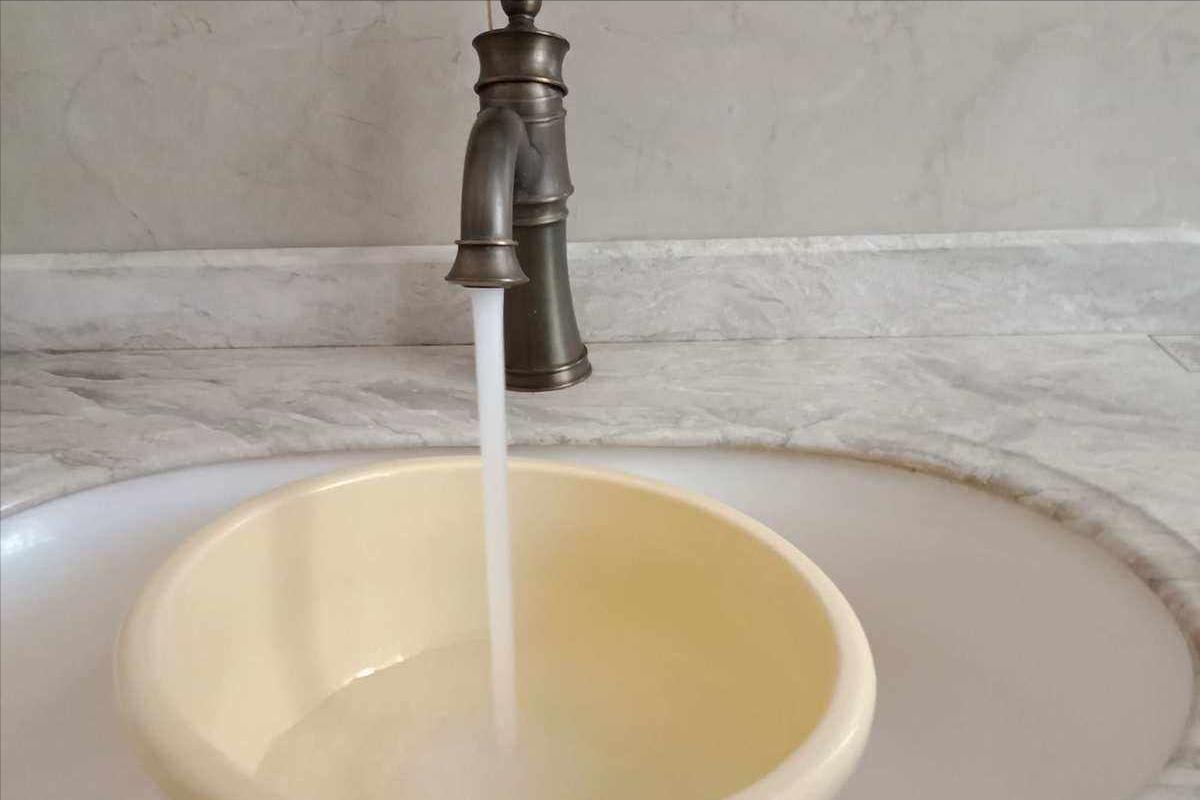 男人下身发热潮湿是怎么回事,男人阴部潮湿是什么原因