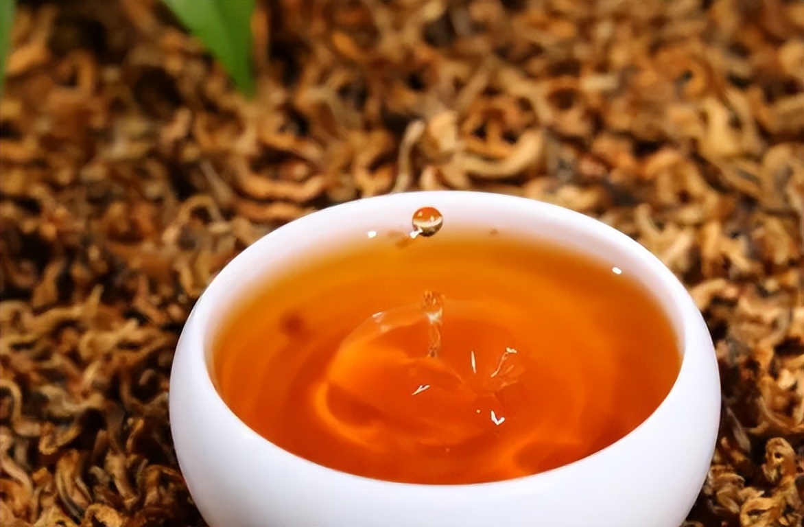 夏天炎热雨水多，建议：应季而饮“3黄2红”，清补解暑受益多