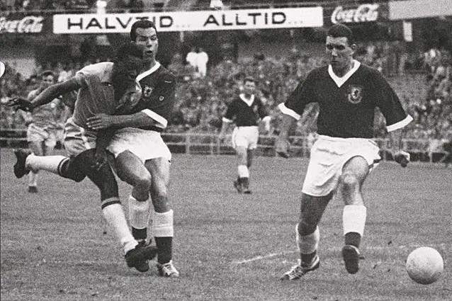 世界三大公认足球球王,球王贝利巴西足球传奇