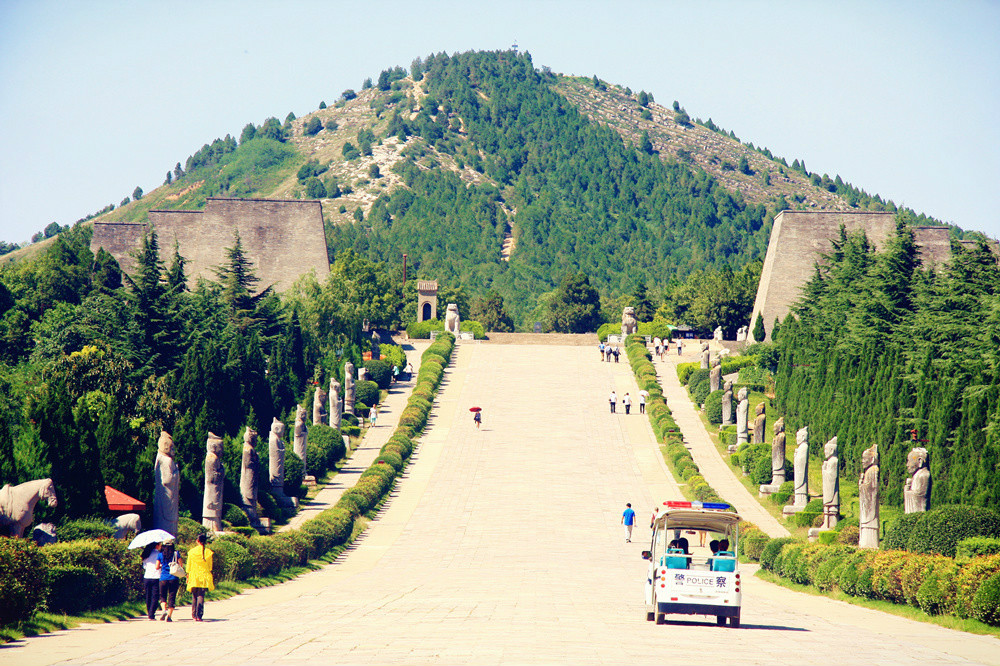 武则天为什么是中国唯一女皇帝,中国唯一的女皇帝武则天真名