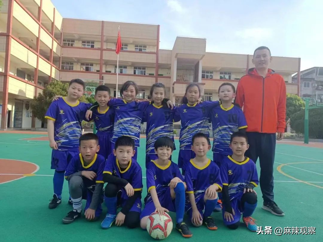 巴中市实验小学向风而行始于足下