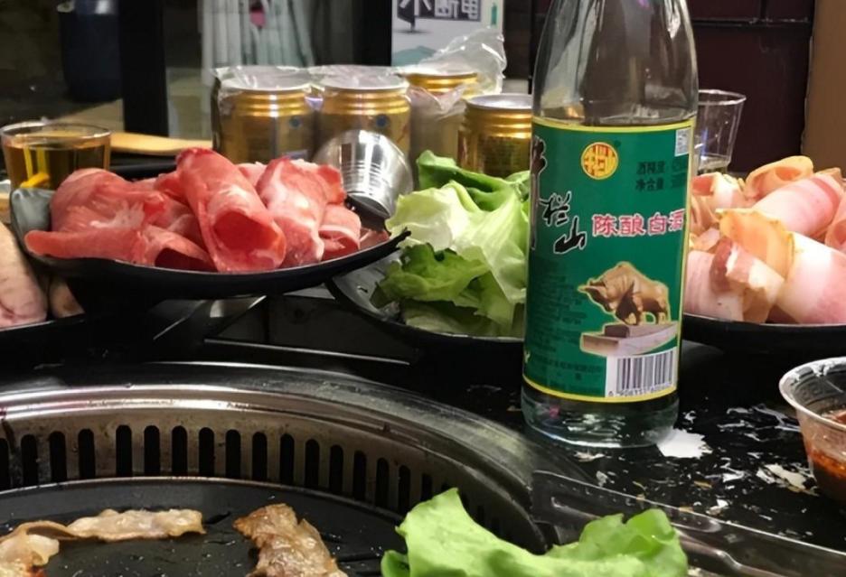 牛栏山是酒精酒为啥还那么火,15元一瓶牛栏山是真的吗