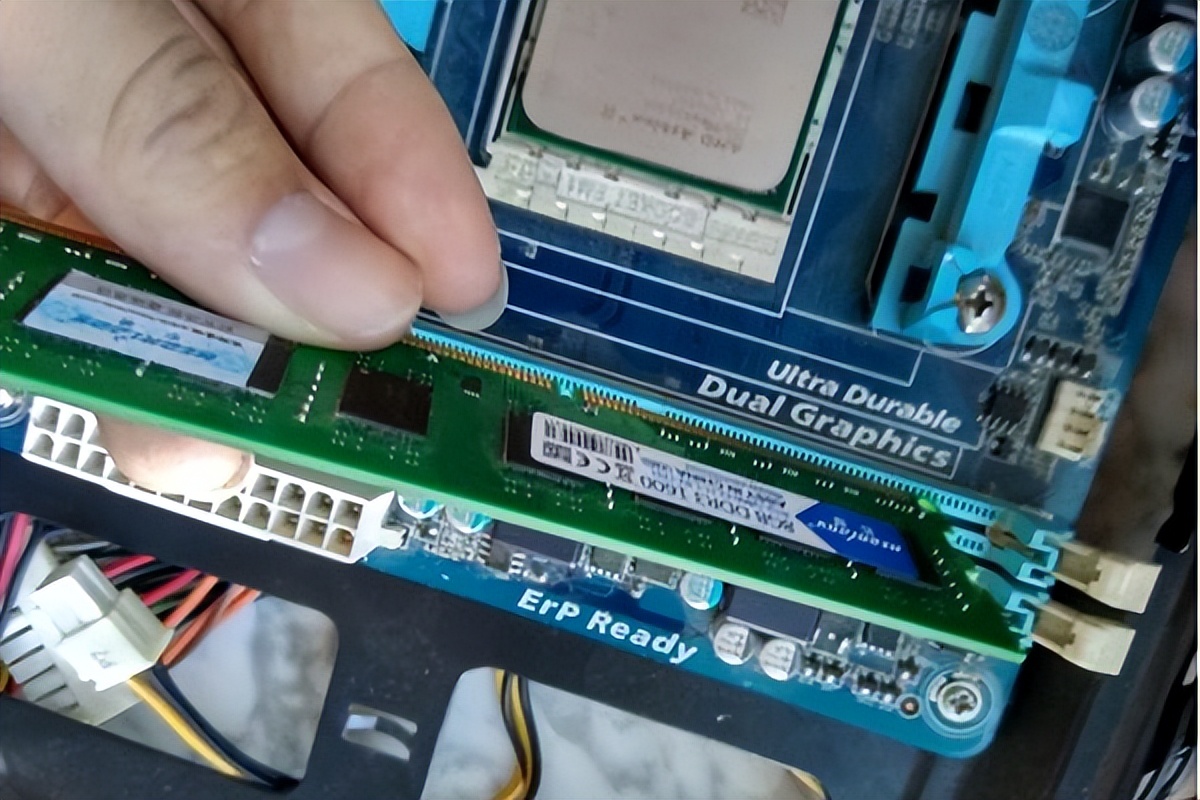 电脑内存的作用和功能是什么,笔记本电脑内存是用来干什么的