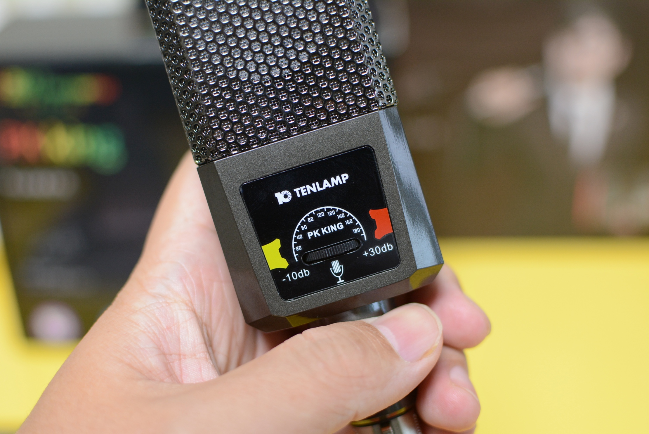 被董宇辉的才华打动，尝试开启直播，十盏灯G10声卡测评