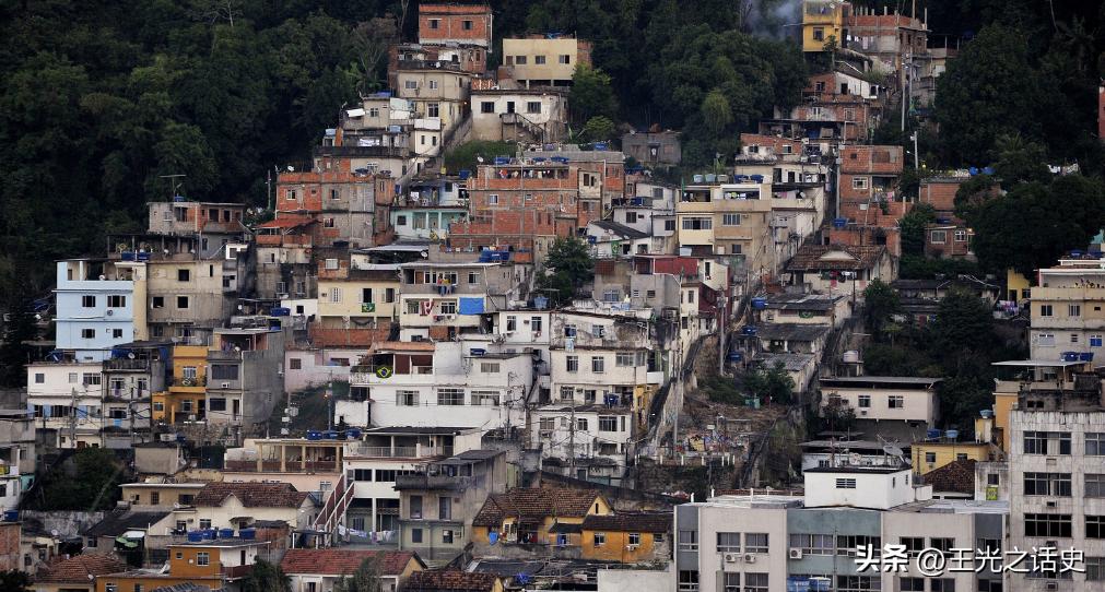 巴西踢球随心所欲,除了足球一无所有