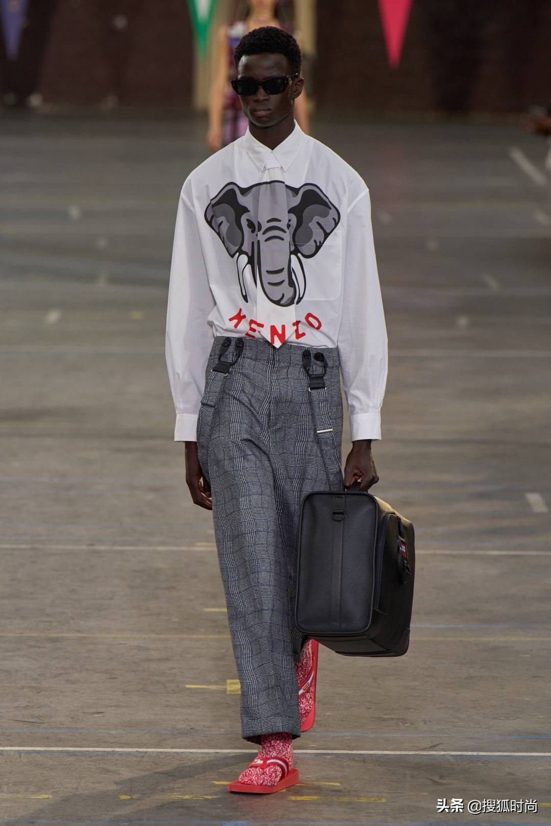 lv和爱马仕哪个值得购买,lv和爱马仕有什么不同