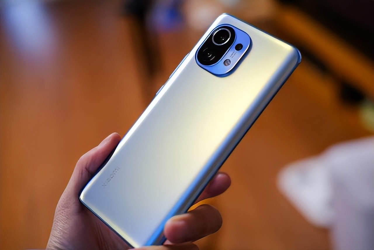 iPhone14再曝屏幕隐患，品控售后开倒车，国产的做法截然不同