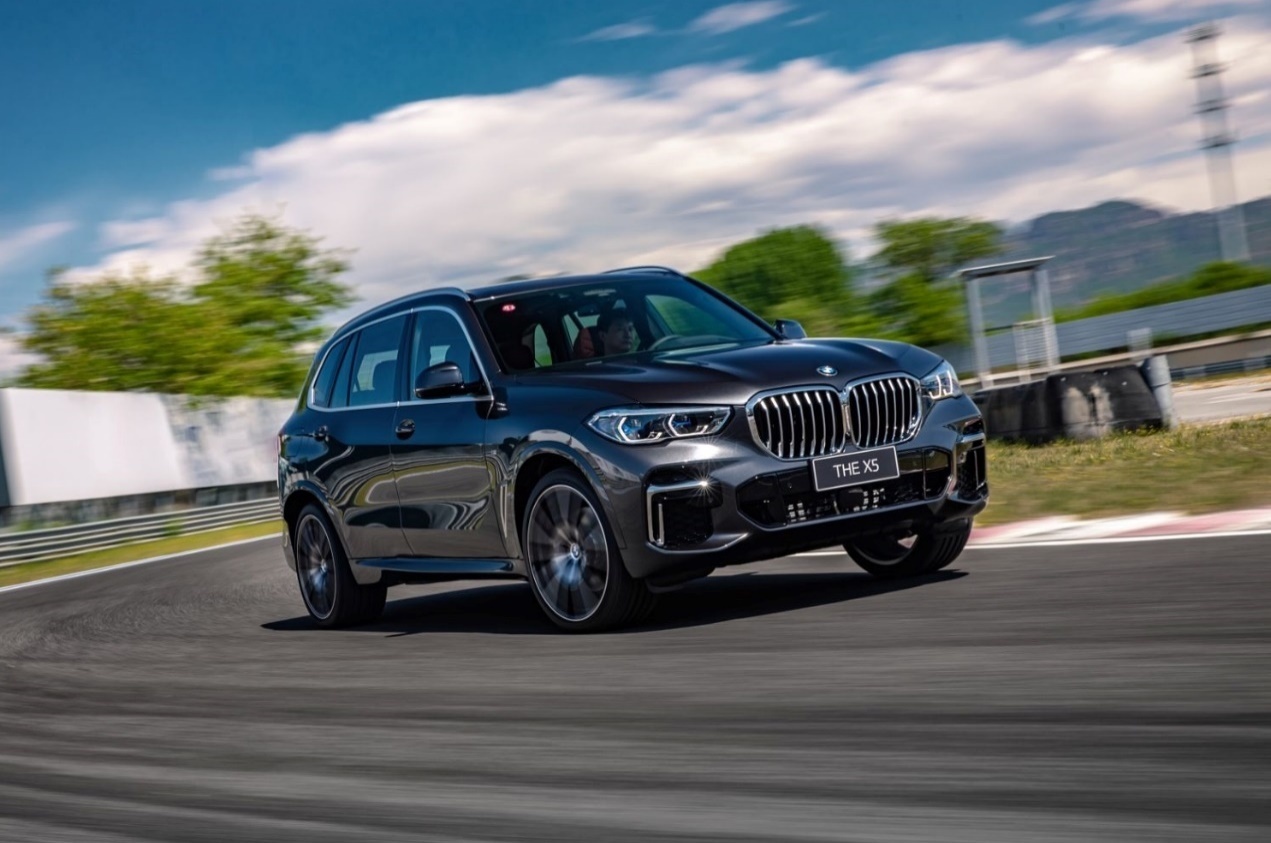 宝马x5新款尊享版2022款夜间试驾,试驾宝马x5新车型