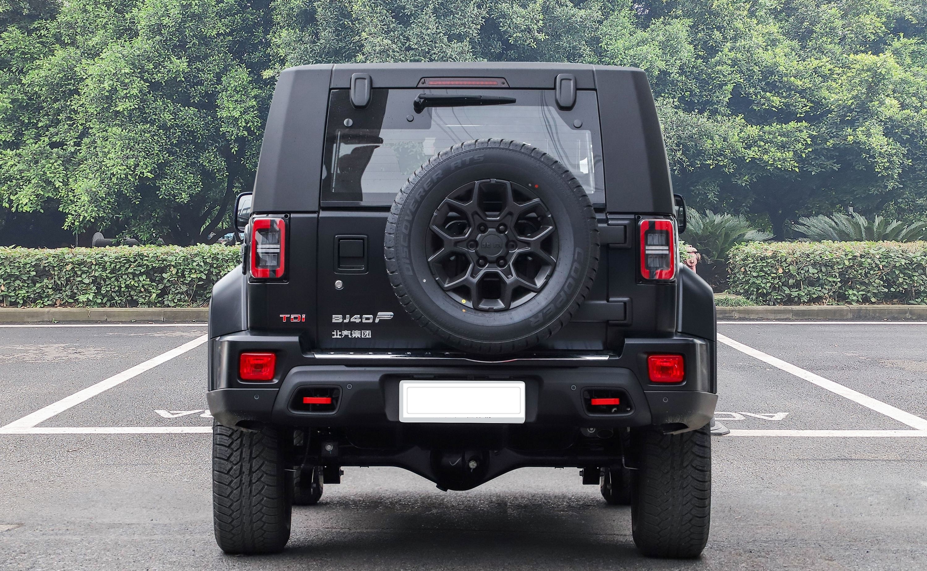 bj40刀锋柴油四驱详解,23款bj40刀锋英雄柴油版中配后锁