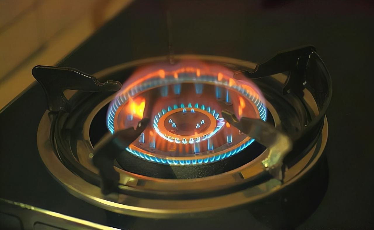 换了一个燃气灶花了1600元贵吗,换了几个煤气灶火还是很小