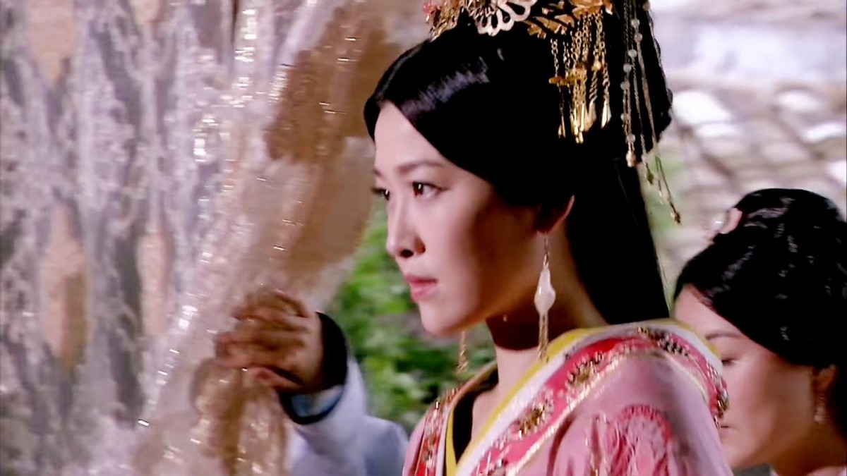 张芷溪白鹿玉楼春,张芷溪和白鹿演的同一个人么