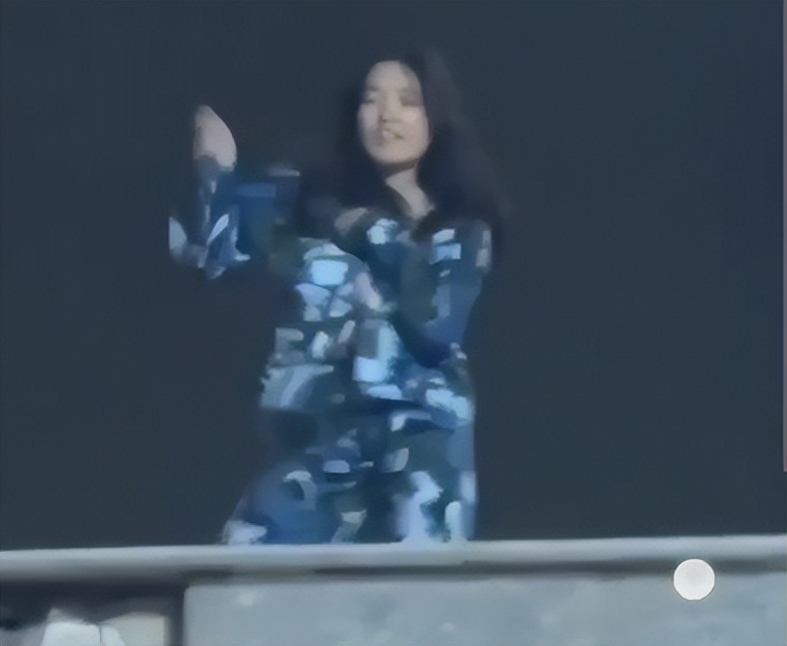 恶劣！女学生跳舞不慎走光，火辣外露视频流出，涉事学院：已报警