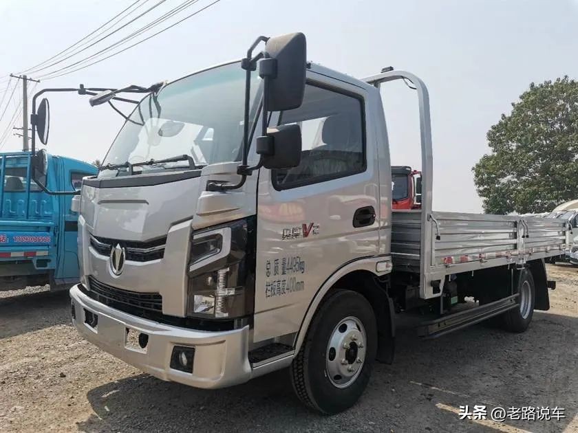 奥驰轻卡v2,飞碟奥驰x2和奥驰v2的区别