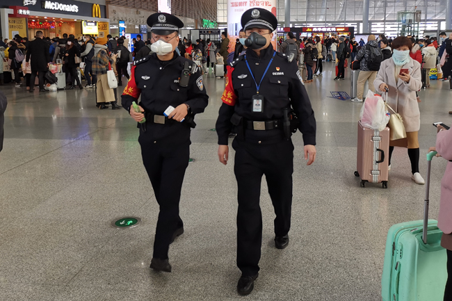 1965年江苏25岁小伙隐居深山，45年后获救时问：毛主席身体还好吗