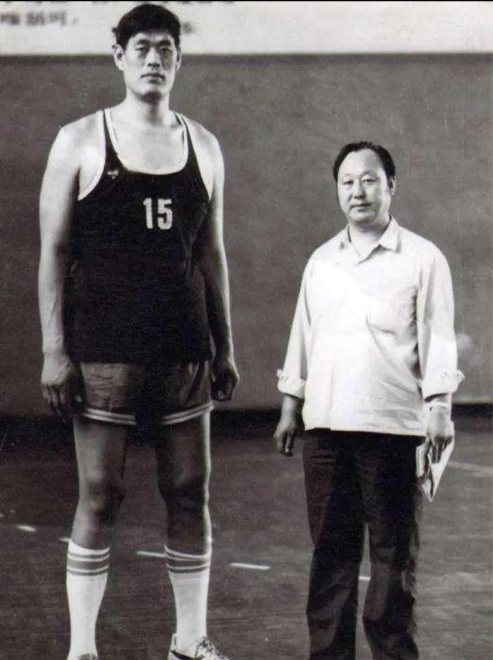 穆铁柱篮球时代排名,穆铁柱同时期的中国男篮替补中锋