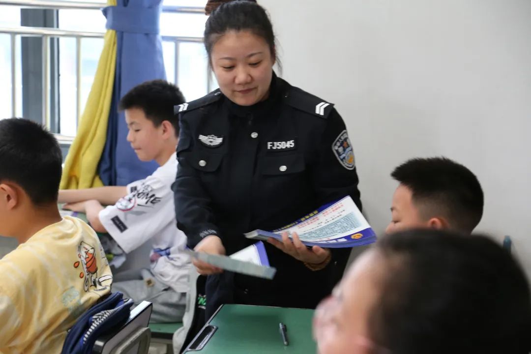 【4•15全民国家安全教育日】石首市公安局开展全民国家安全教育日网络安全宣传活动