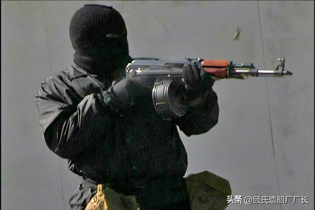 让洛杉矶警察谈之色变的中国步枪，97年北好莱坞枪战中的枪械小记