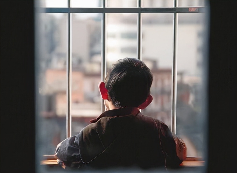 10年前,那个曾教3亿人疯狂英语,被曝家暴丑闻的李阳,如今怎样了