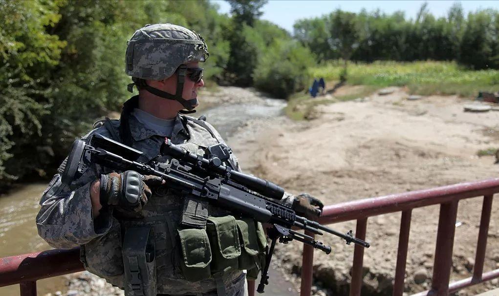 现实中的mk14ebr增强型射手步枪,mk14ebr和dmr