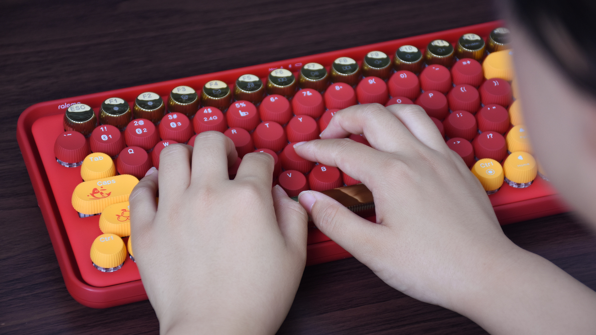 雷柏ralemopre5姹紫嫣红版,雷柏ralemopre5圣诞版机械键盘