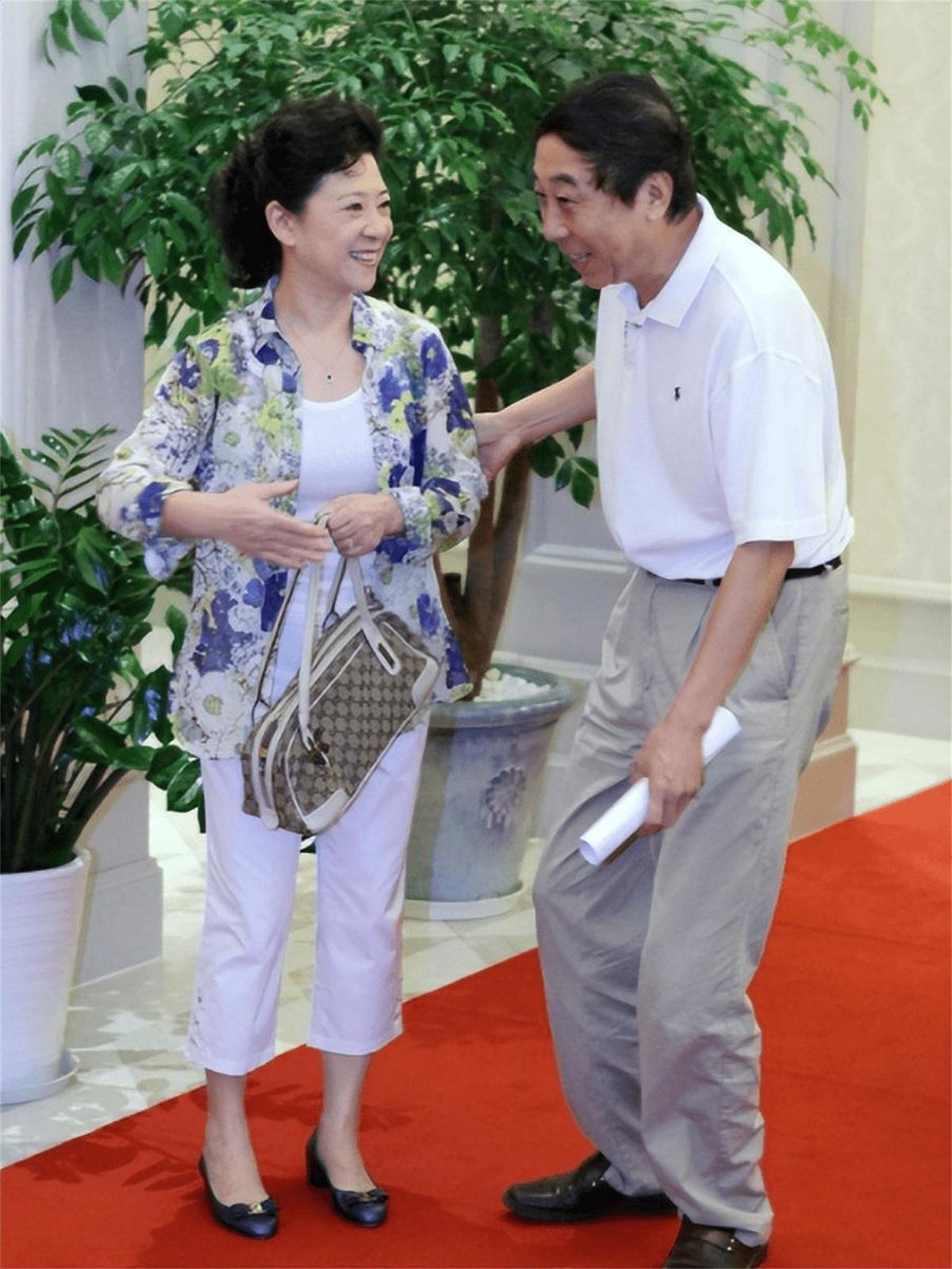 等你老了：请务必远离这5种“老年鞋”，妈妈们还总爱买