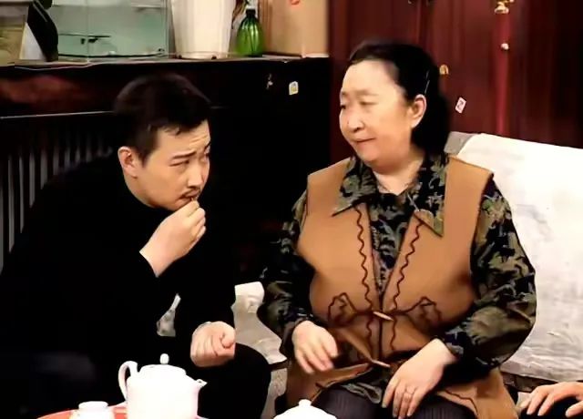 《东北一家人》20年,演员差距悬殊,2位配角离世,小龙套成大腕