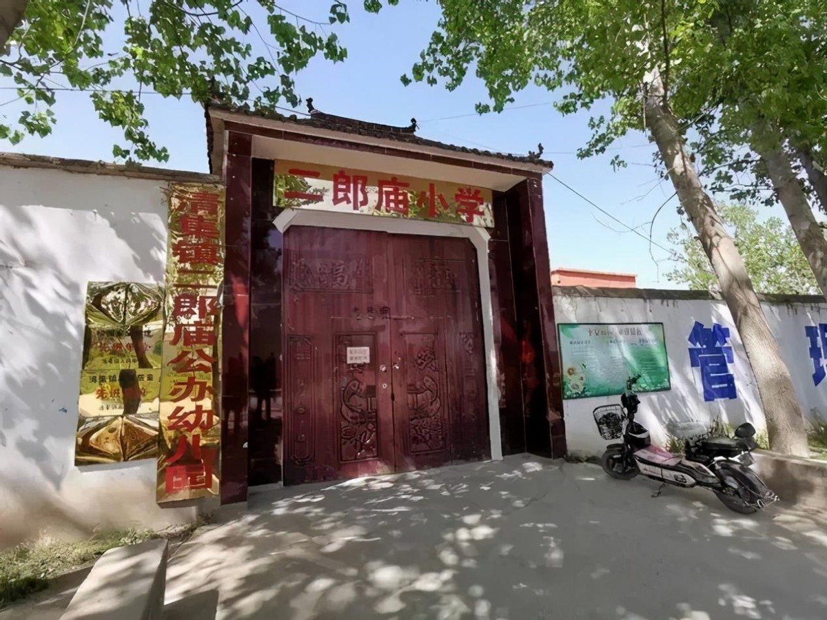 80后“校长爷爷”张鹏程放弃高薪，垫14万修学校，他图啥？