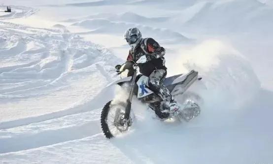 摩托车电瓶冬季保养,摩托车实用保养视频