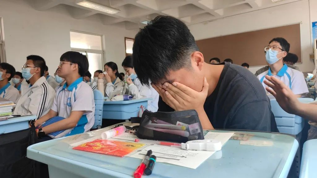 刚刚，青岛5万多勇士霸气走进战场！少年，此去何求？夺盛名、拔头筹、争魁首、独占鳌头！