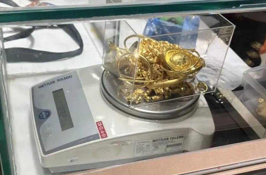 暴风眼全景,探访黄金品牌店聚集地