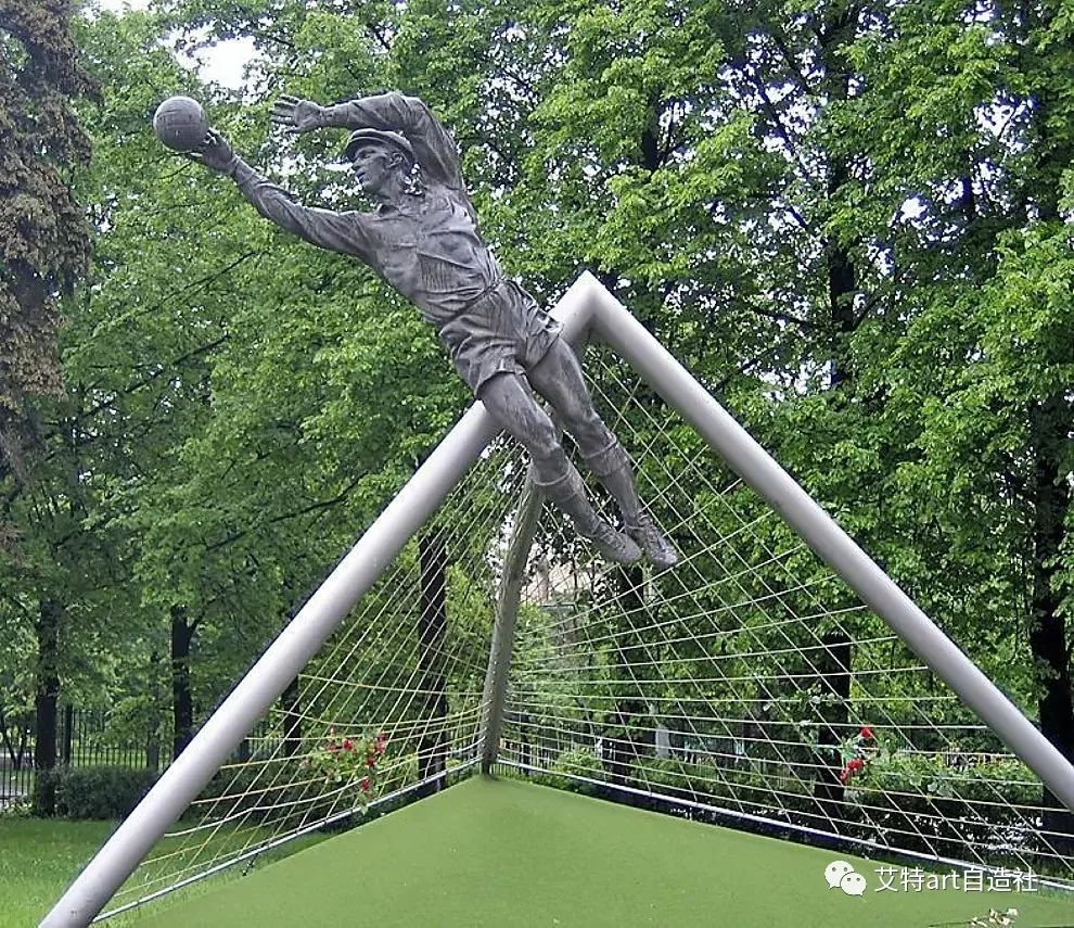 当足球球员成为特种兵,当足球运动员容易吗