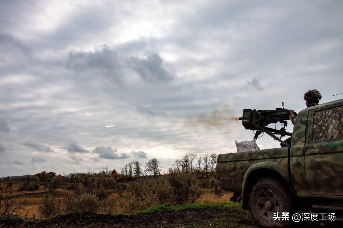 乌克兰士兵榴弹发射器威力多大,乌克兰美制榴弹发射器
