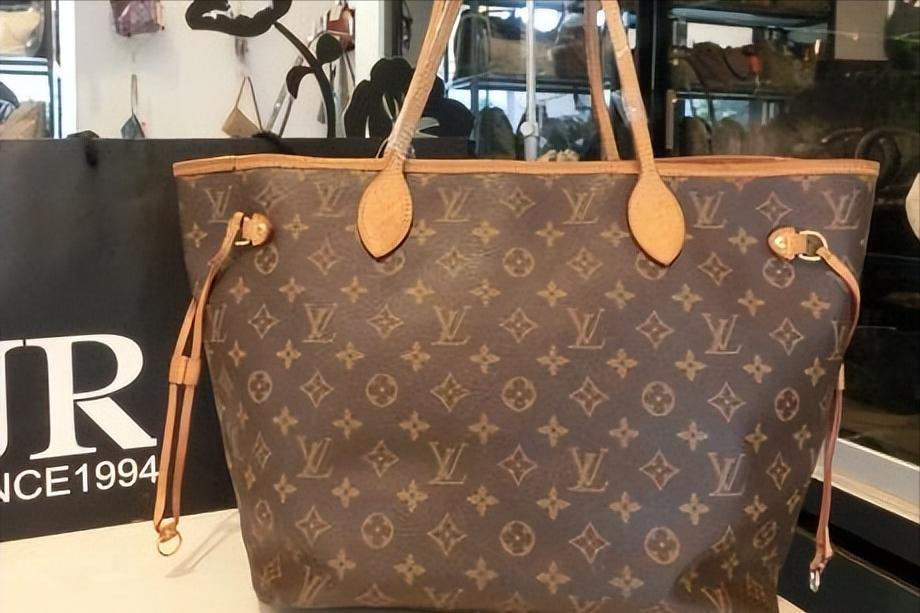 年入300万却被划为无收入人群，日入13亿的LV顾客目标究竟是谁？