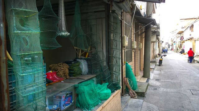 饵料在渔具店买还是在网上买,明明渔具渭南