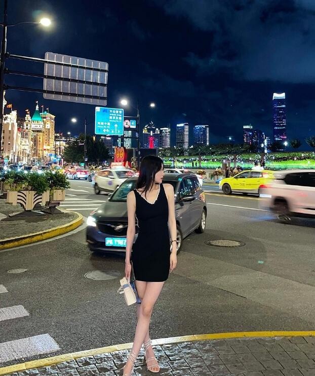 范志毅女儿身材对比,范志毅女儿晒新照穿露脐装