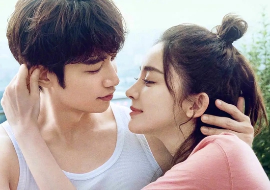 娜扎教你正确用脸！《不要忘记我爱你》CB拍拍隔离精华液