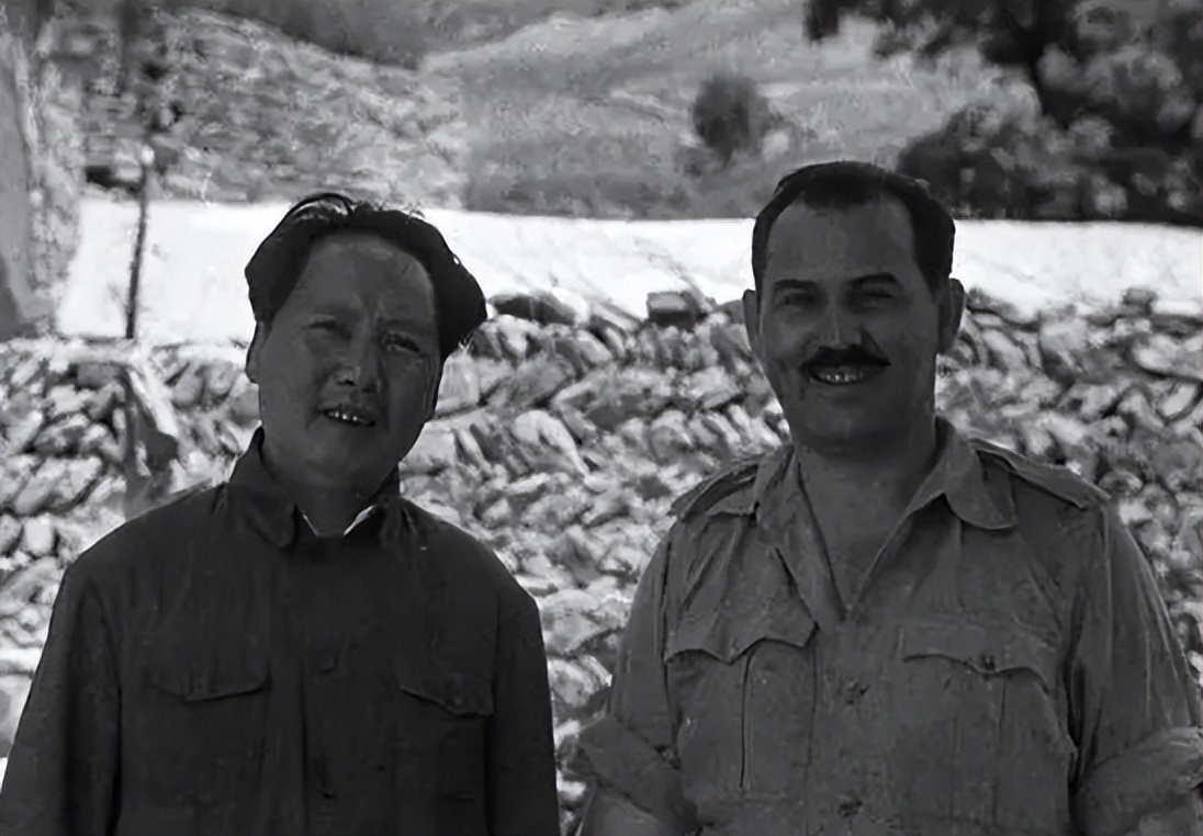 1944年*德朱**赠送美国记者一匹骡子,3天后美国记者:再送一匹